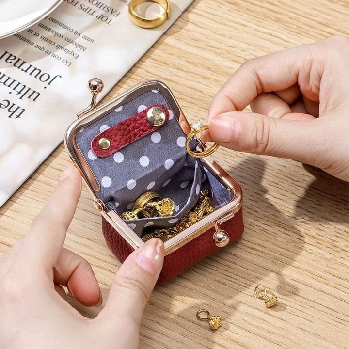 Mini-Schmuckbox aus Leder – Kompakt, edel & reisetauglich