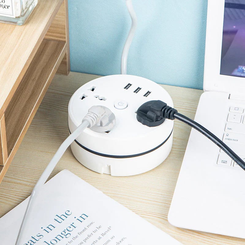 Universelle Steckdosenleiste mit einziehbarem Kabel & USB-Ports
