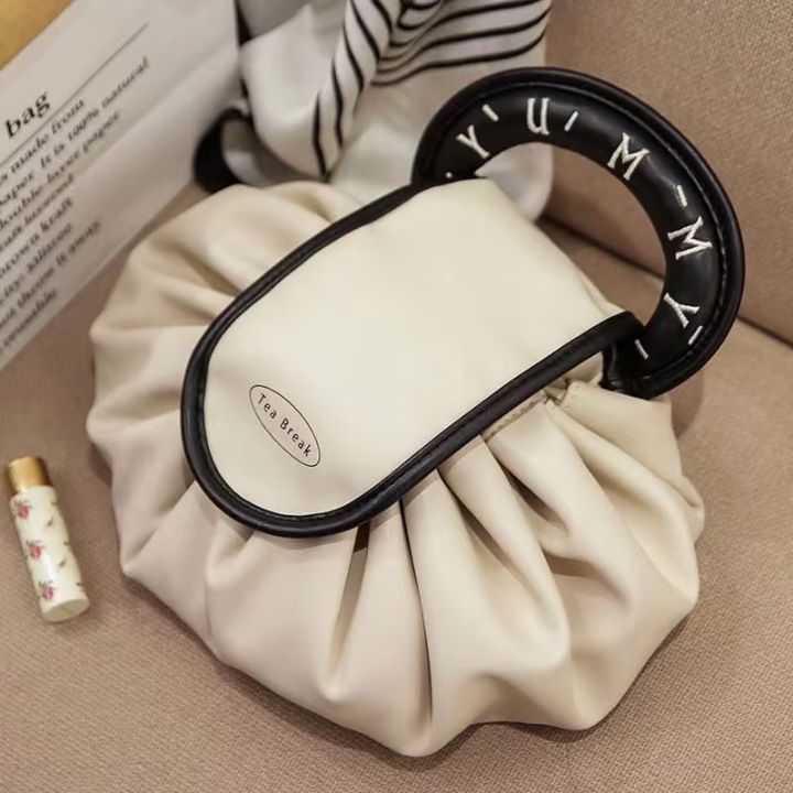 Kompakte Make-up-Tasche mit Kordelzug – Elegante Aufbewahrung für Reisen und Alltag