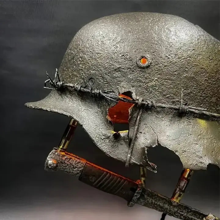Stahlhelm-Tischlampe – Einzigartige historische Dekoration