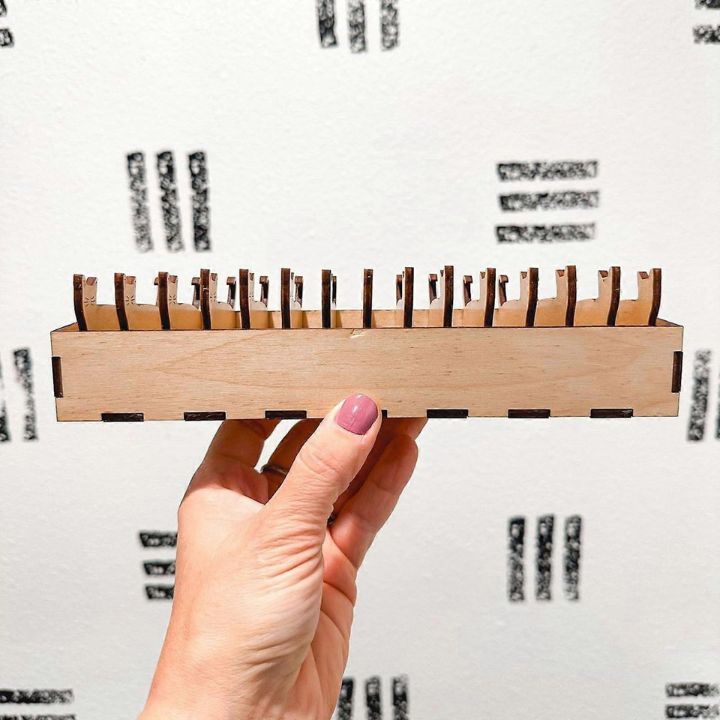 Holzspulen-Set mit Tiermotiven – Organizer für Stickgarn (15 Spulen)