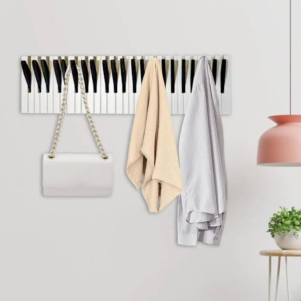 Wandgarderobe – Kreatives Klavierdesign für Musikliebhaber & Kinderzimmer