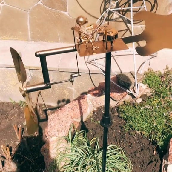 Handgefertigtes Metall-Windrad „Rockband“ – Inkl. 70 cm Erdspieß