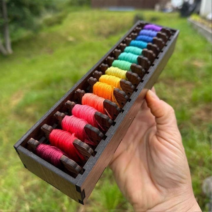 Holzspulen-Set mit Tiermotiven – Organizer für Stickgarn (15 Spulen)