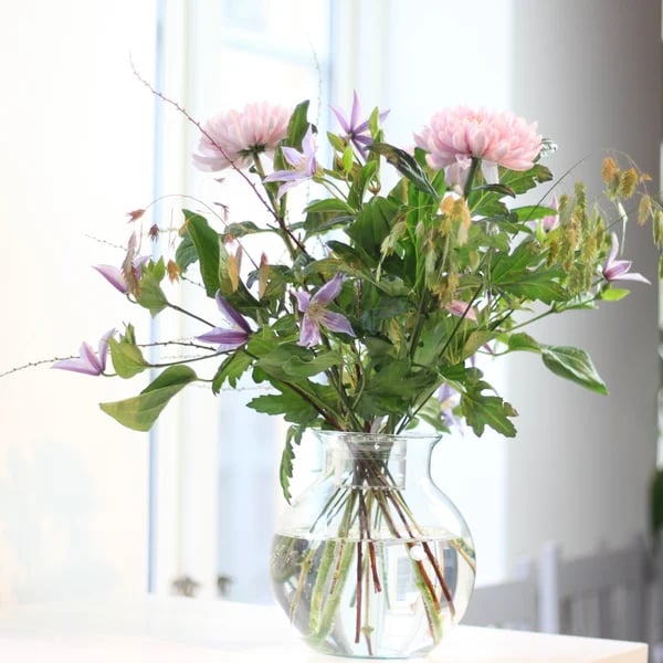 1+1 Gratis | DIY Spiral-Blumenstängelhalter – Mühelose Blumenarrangements