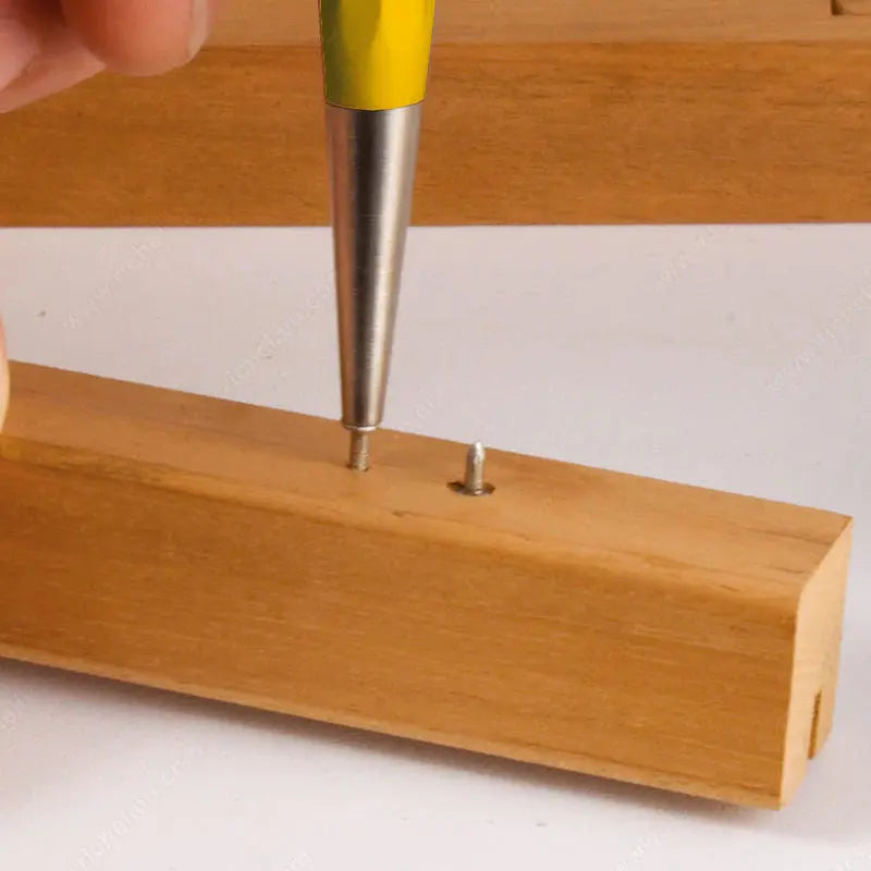 Nicht-markierende Sockelleisten-Nägel – Fester Halt ohne Schäden