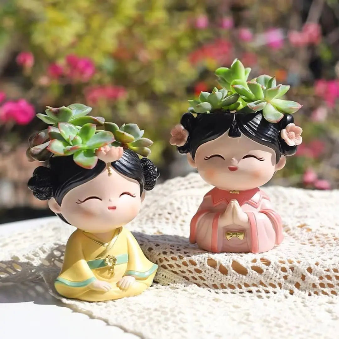 Niedliches Mädchen-Bonsai-Pflanzgefäß