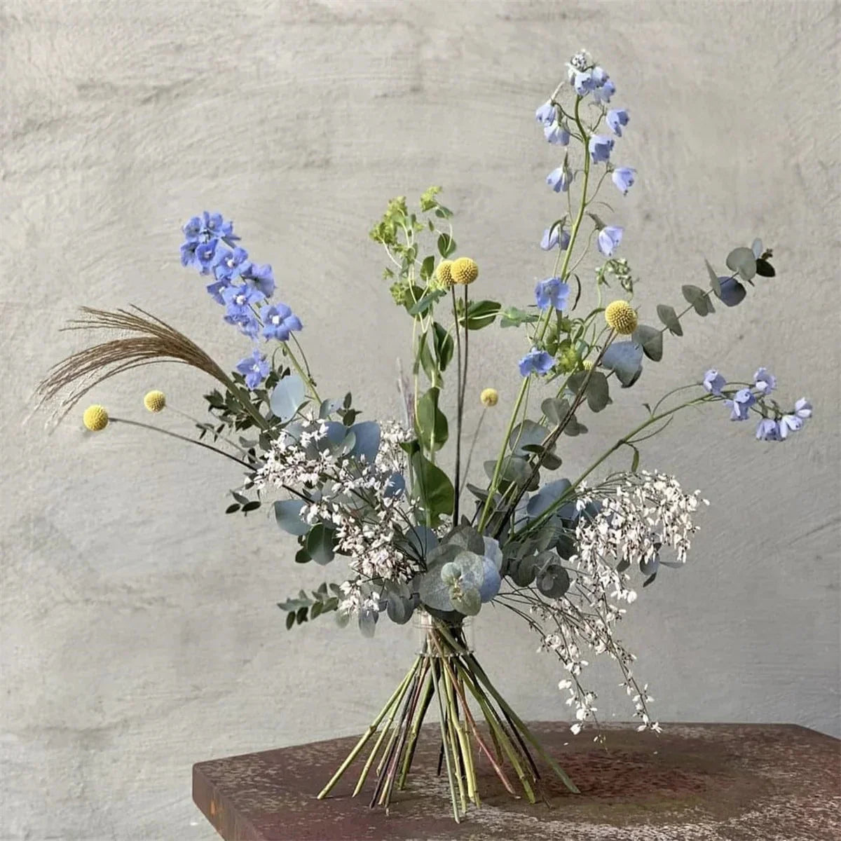 1+1 Gratis | DIY Spiral-Blumenstängelhalter – Mühelose Blumenarrangements