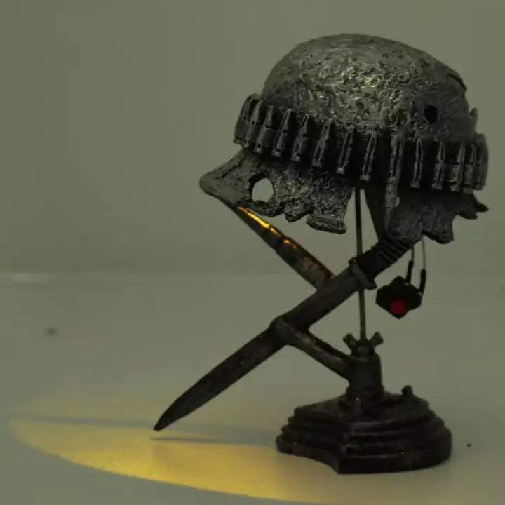 Stahlhelm-Tischlampe – Einzigartige historische Dekoration