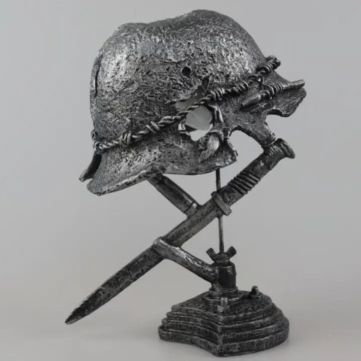 Stahlhelm-Tischlampe – Einzigartige historische Dekoration