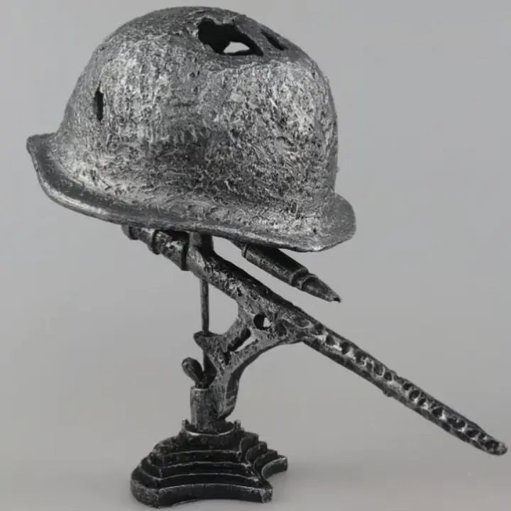Stahlhelm-Tischlampe – Einzigartige historische Dekoration