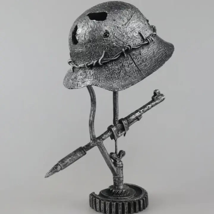 Stahlhelm-Tischlampe – Einzigartige historische Dekoration