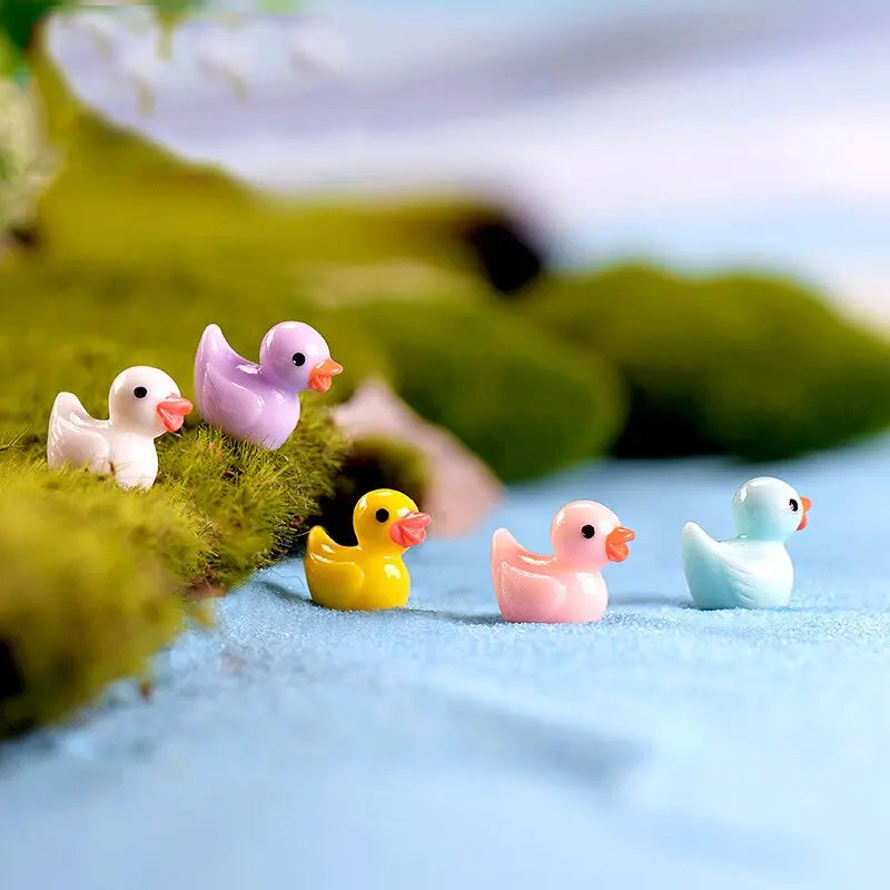 240 Leuchtende Mini-Enten Aus Harz – 16 Farben, 1,5 X 1,8 Cm, Wasserdicht, Glow-in-the-dark, Perfekt Für Versteck-Spiele, DIY-Deko, Partygeschenke & Miniaturlandschaften – Inkl. UV-Leuchteffekt Kleine Enten Deko