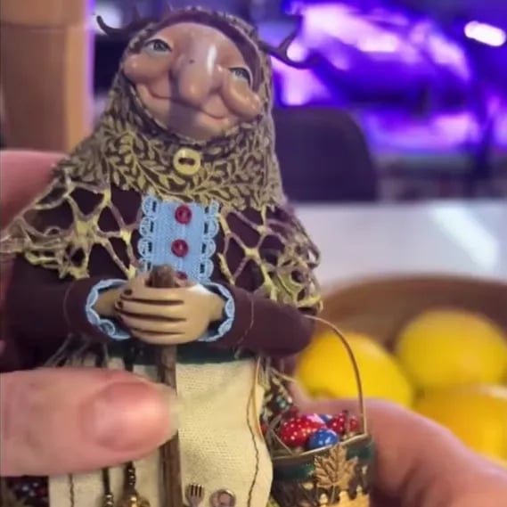 Handgemachte Küchenhexe – Bringt Glück und schützt Ihr Zuhause!