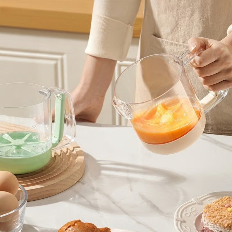 Multifunktionaler Rührbecher für Eier – Manuelle Presse mit Mess- & Filterfunktion